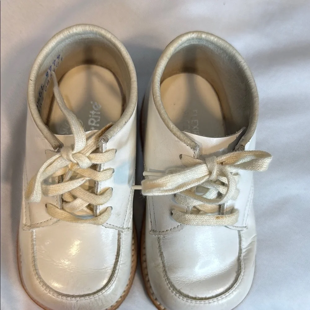Vintage Stride Rite Baby Hard Bottom White Walking Shoes Baby Size 5 1/2 EE